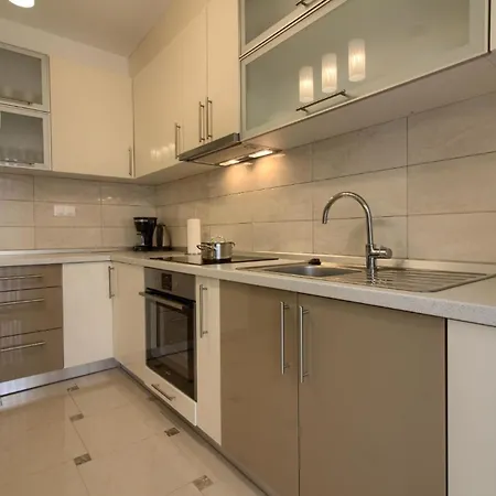 Mit Privatpool Fuer 20 Personen Ca 400 Qm In Banjole, Istrien Istrische Riviera Banjole