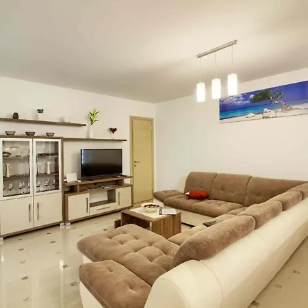 Mit Privatpool Fuer 20 Personen Ca 400 Qm In Banjole, Istrien Istrische Riviera Banjole