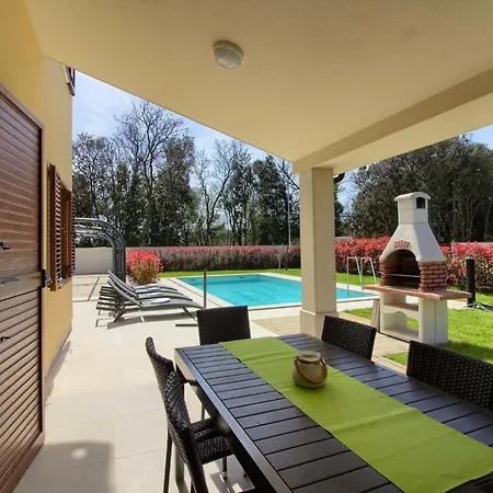 Mit Privatpool Fuer 20 Personen Ca 400 Qm In Banjole, Istrien Istrische Riviera Holiday home Banjole